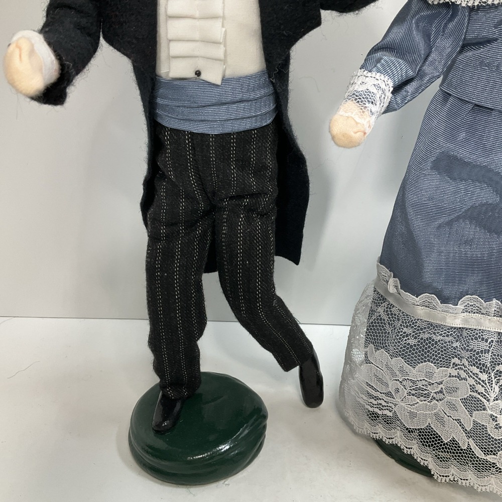 Byers Choice Christmas Carolers 1999 Victorian Dancing Couple - Picture 4 of 9